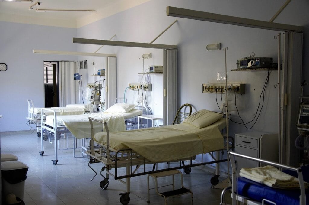 Photo by 1662222 - NewsOk hospital, bed, doctor