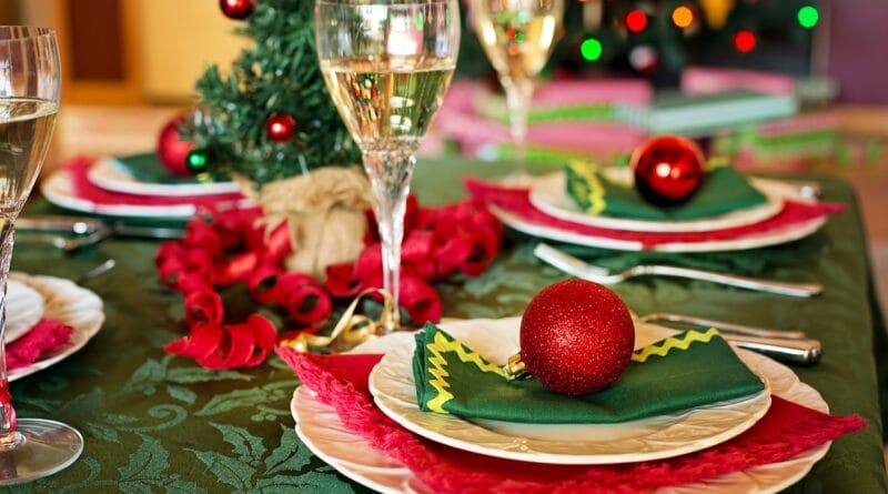 christmas table, christmas dinner, christmas dinner setting