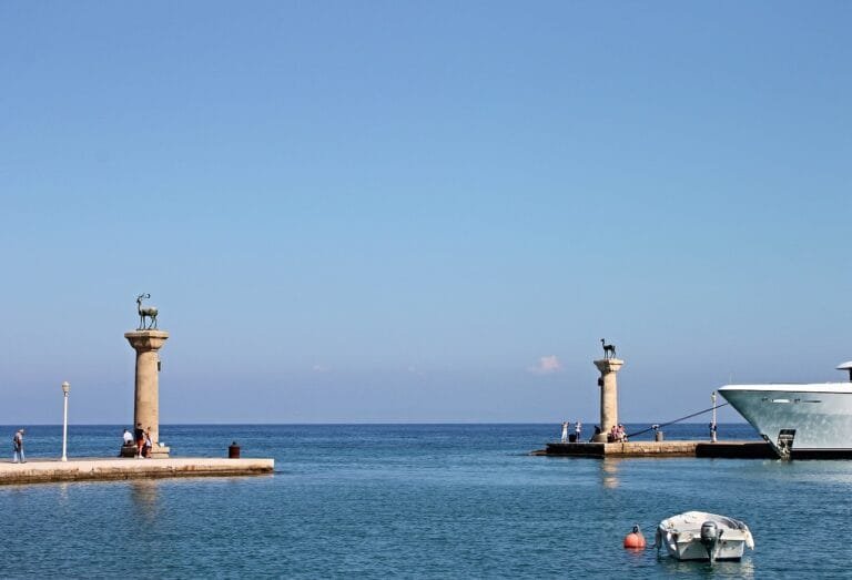 Photo by manfredrichter - NewsOk rhodes, port, mandraki