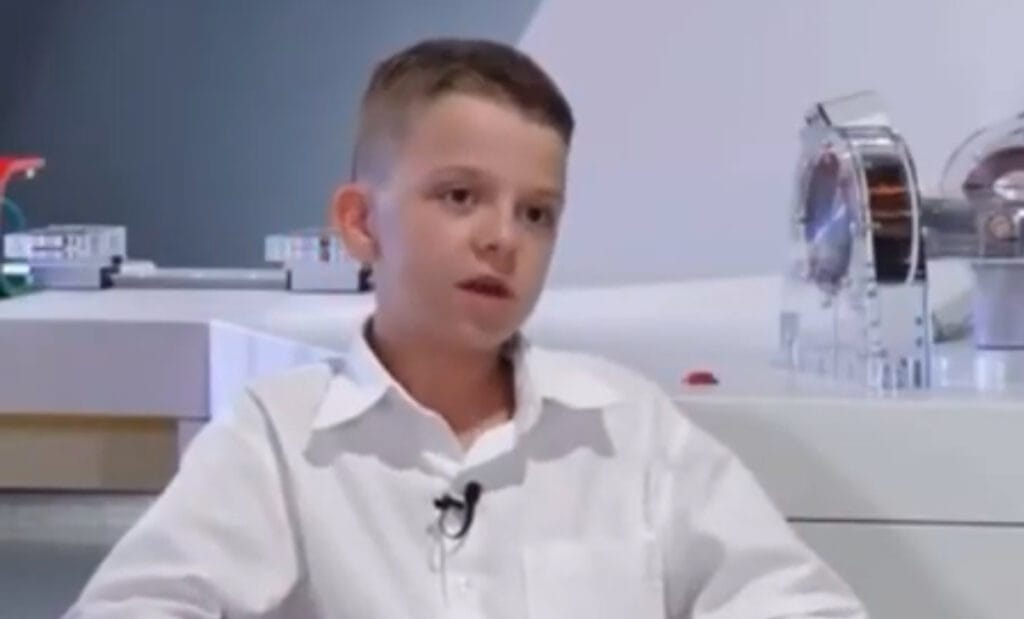 Εντυπωσιάζει ο 14χρονος που διακρίθηκε στην Αστροφυσική: «Τα παιδιά χάνουν τον προσανατολισμό τους, ασχολούνται πολύ με τα social media»