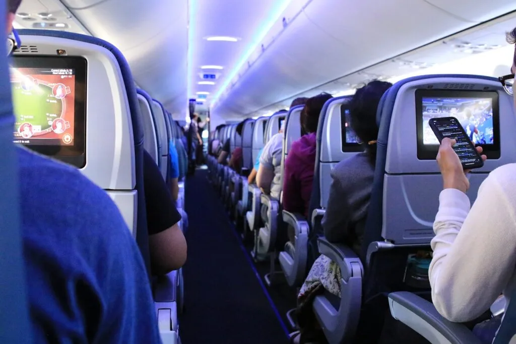Photo by OrnaW - NewsOk flight, airplane, passengers