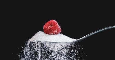 raspberry, sugar, spoon