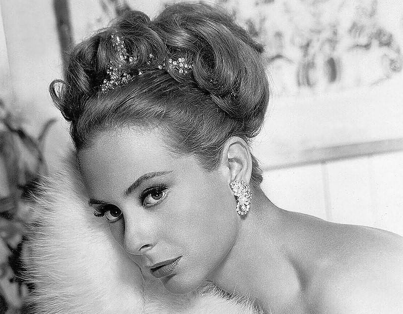 800px-Publicity_photo_of_Genevieve_Page_for_the_film_Youngblond_Hawke_1964 - NewsOk