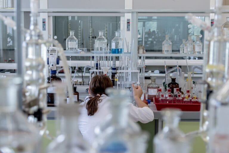 Photo by jarmoluk - NewsOk chemist, laboratory, analysis, chemistry, research, woman, female, girl, laboratory, laboratory, laboratory, laboratory, laboratory, chemistry, chemistry, research, research