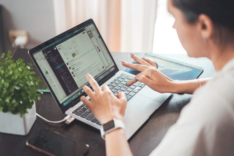 Photo by OleksandrPidvalnyi - NewsOk telework, technology, laptop, connection, electronic, computer, business, office, internet, work, job, female, woman, online, workplace, freelance, working, marketing, home office, job, job, job, job, job, online, online, online, marketing, marketing