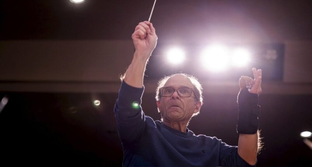 Rand-Laycock-conducting-orchestra-Cleveland-Clinic - NewsOk