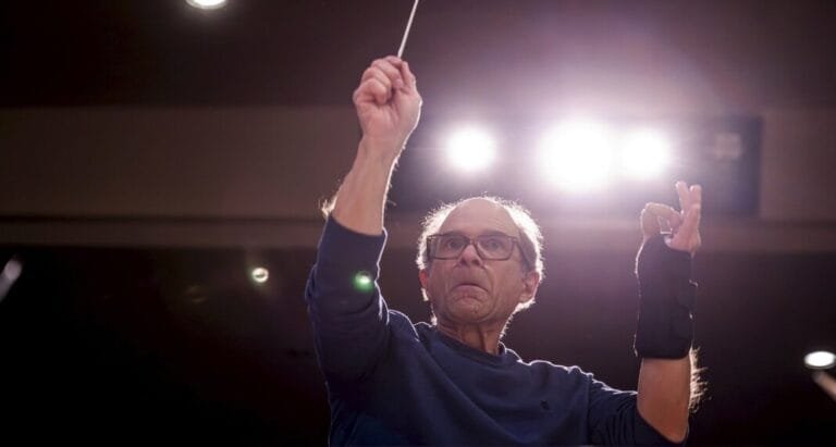 Rand-Laycock-conducting-orchestra-Cleveland-Clinic - NewsOk