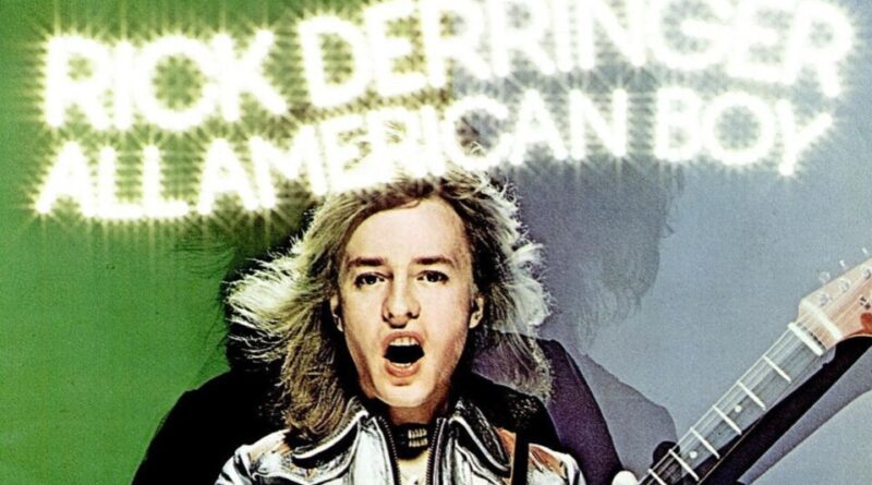 Rick_Derringer_1973, MusikAnimal, διαθέσιμη στο Wikimedia Commons υπό άδεια CC BY-SA 2.0.