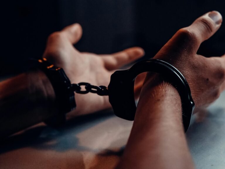 handcuffs_pexels-kindelmedia - NewsOk