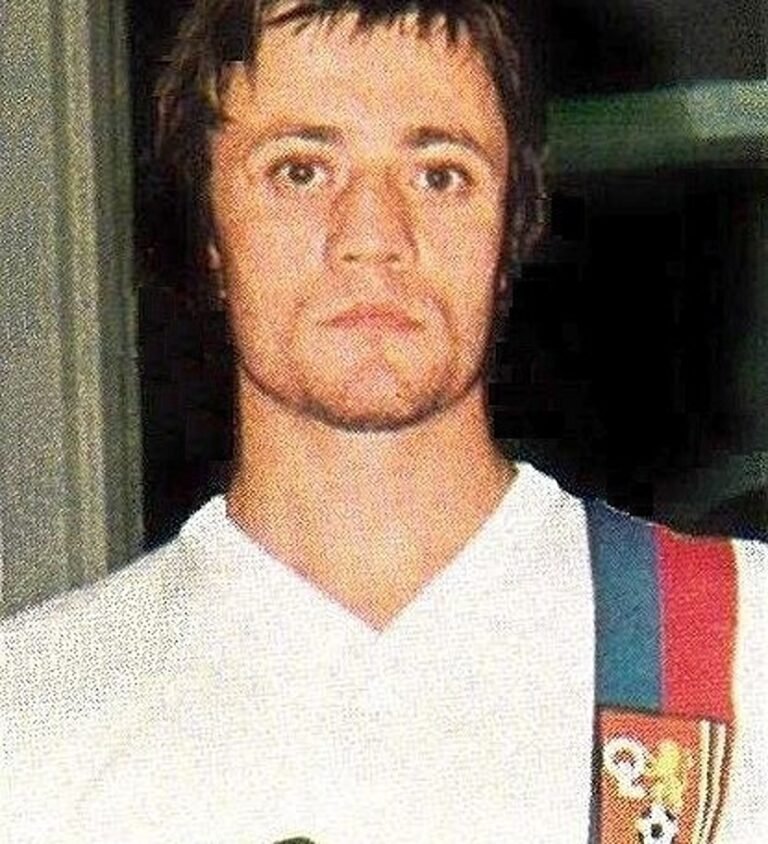 Bernard_Lacombe_en_1977_Olympique_lyonnaisv1 - NewsOk