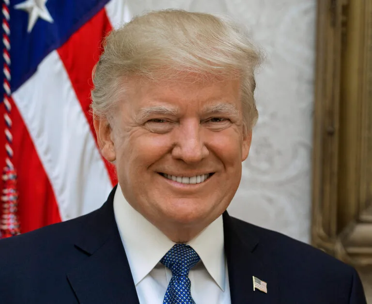 Donald_Trump_official_portrait_cropped_wide - NewsOk