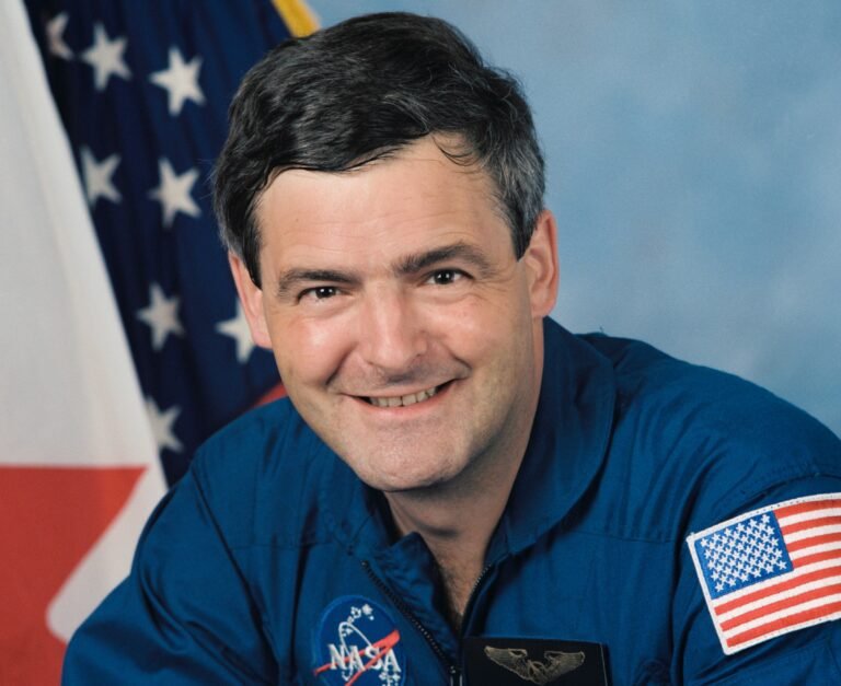 Official Portrait of Astronaut Candidate ASCAN Marc Garneau in - NewsOk