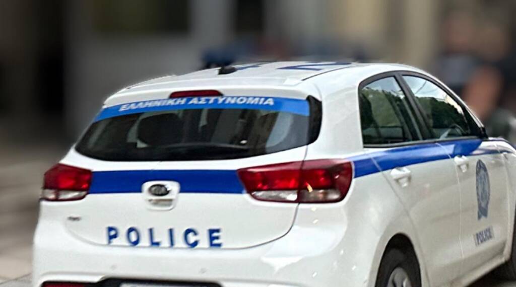 Πειραιάς: Συναγερμός για ύποπτη βαλίτσα κοντά στην Αστυνομική Διεύθυνση – Έλεγχος από το ΤΕΕΜ [ΒΙΝΤΕΟ]