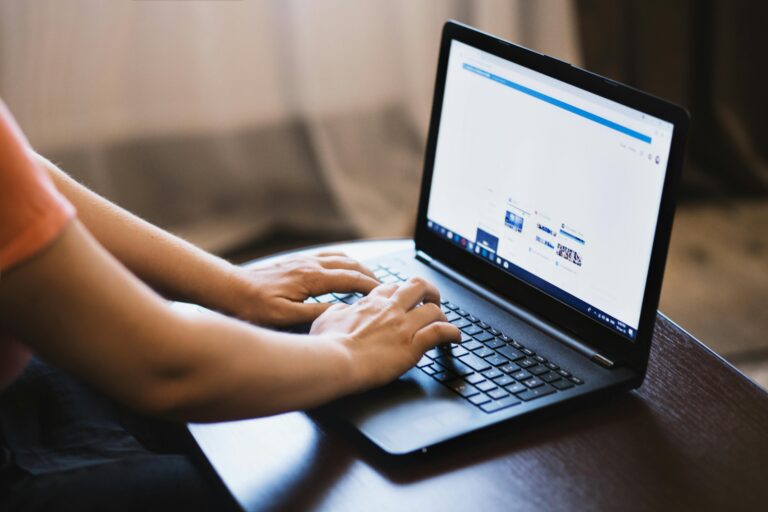 toxic_socialmedia_pexels - NewsOk