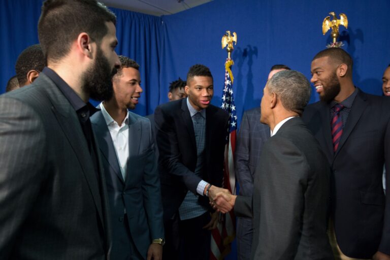 Barack_Obama_-_Giannis_Antetokounmpo_pb - NewsOk