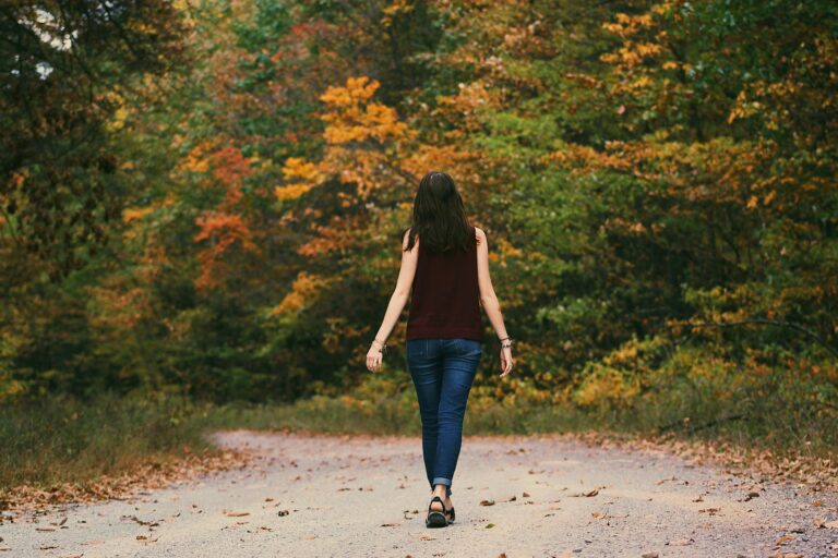 walking_pexels - NewsOk