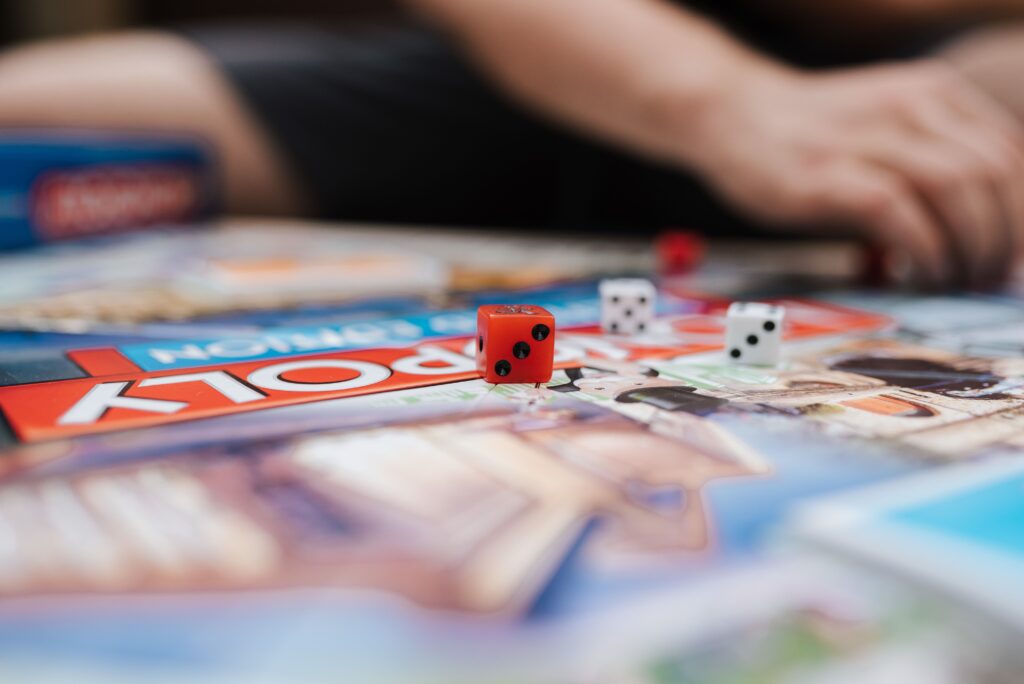 Monopoly: η Λίζι Μάγκι σχεδίασε το πρώτο του πρότυπο το 1904 για να δείξει πώς το ενοίκιο πλουτίζει τον ιδιοκτήτη