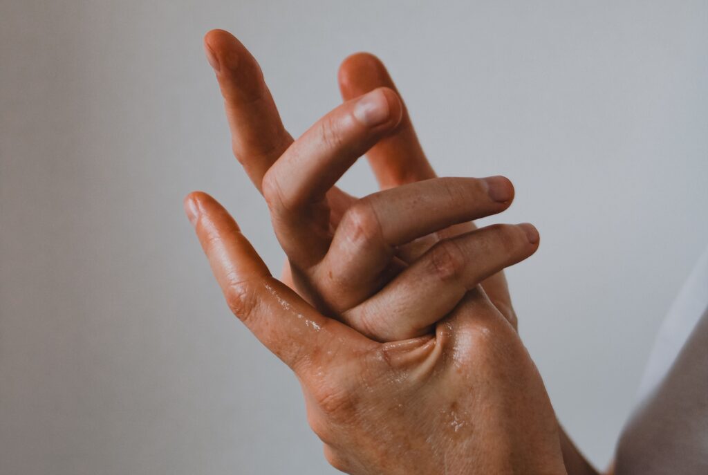 Έγκαυμα στο σπίτι: 20 λεπτά τρεχούμενο νερό και όσα δεν πρέπει να βάλετε πάνω του
