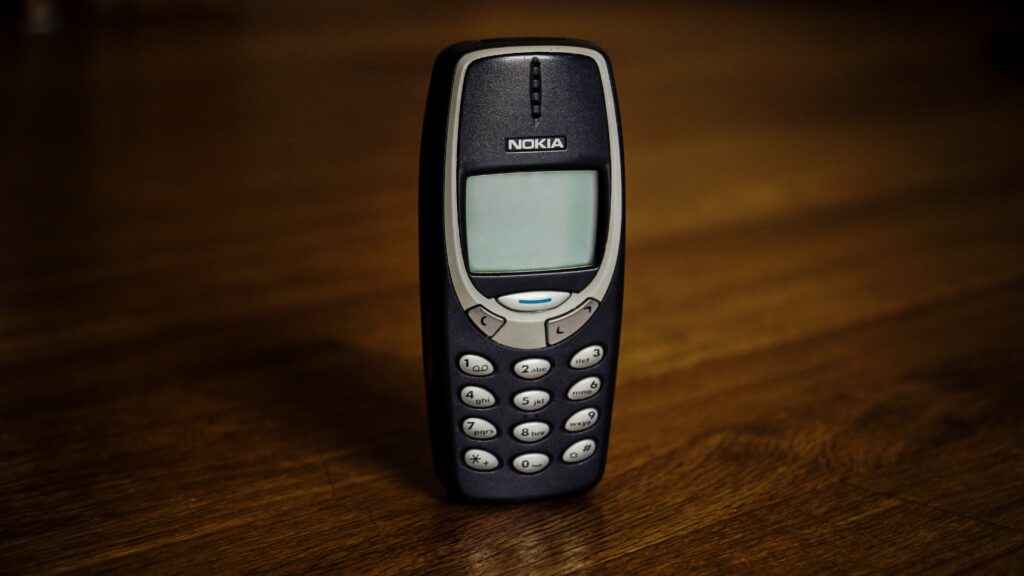 Το πρώτο SMS στον κόσμο στάλθηκε από υπολογιστή και έγραφε «Merry Christmas» [BINTEO]